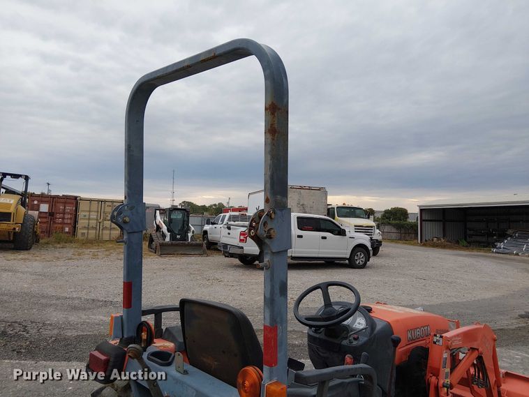 image for item DJ7869 Kubota B3200HSD MFWD tractor