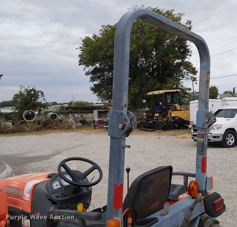 image for item DJ7869 Kubota B3200HSD MFWD tractor