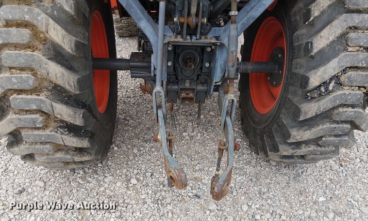 image for item DJ7869 Kubota B3200HSD MFWD tractor