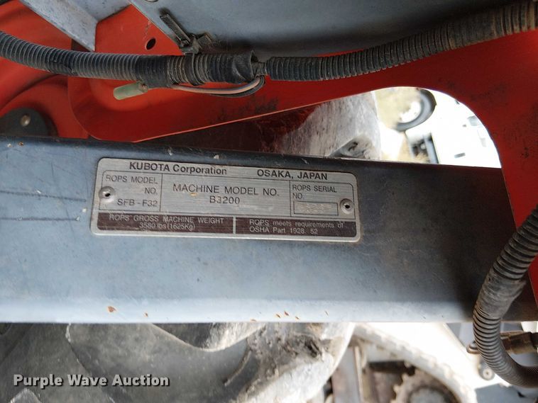 image for item DJ7869 Kubota B3200HSD MFWD tractor