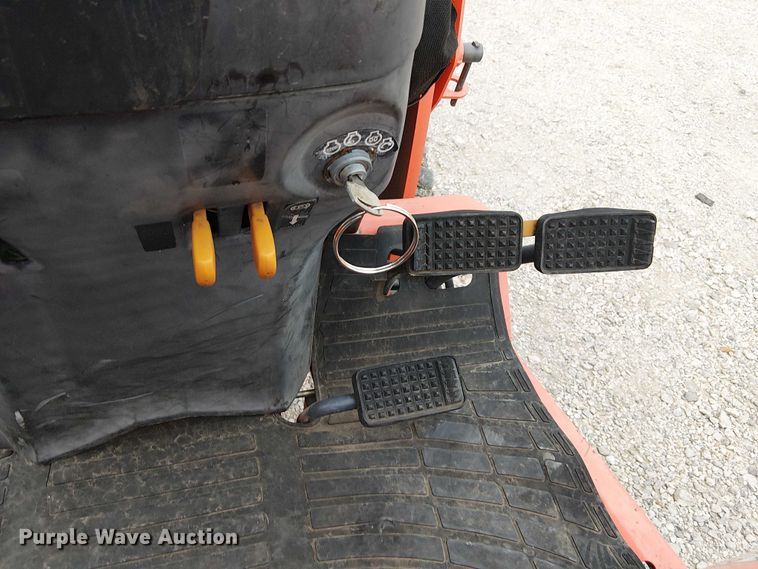 image for item DJ7869 Kubota B3200HSD MFWD tractor