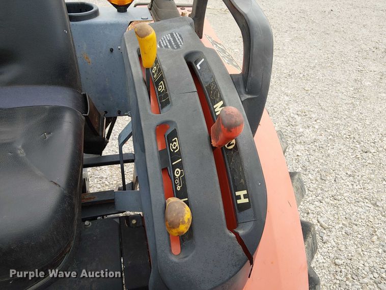 image for item DJ7869 Kubota B3200HSD MFWD tractor