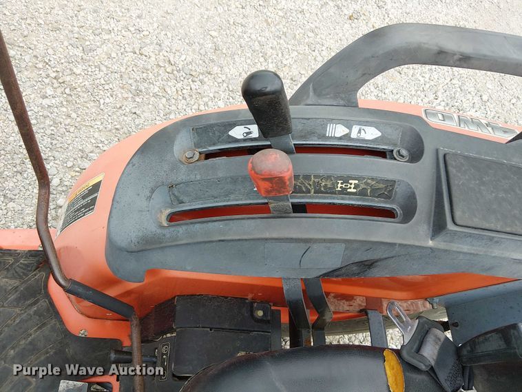 image for item DJ7869 Kubota B3200HSD MFWD tractor