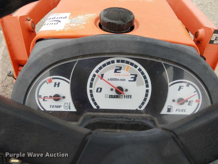 image for item DJ7869 Kubota B3200HSD MFWD tractor