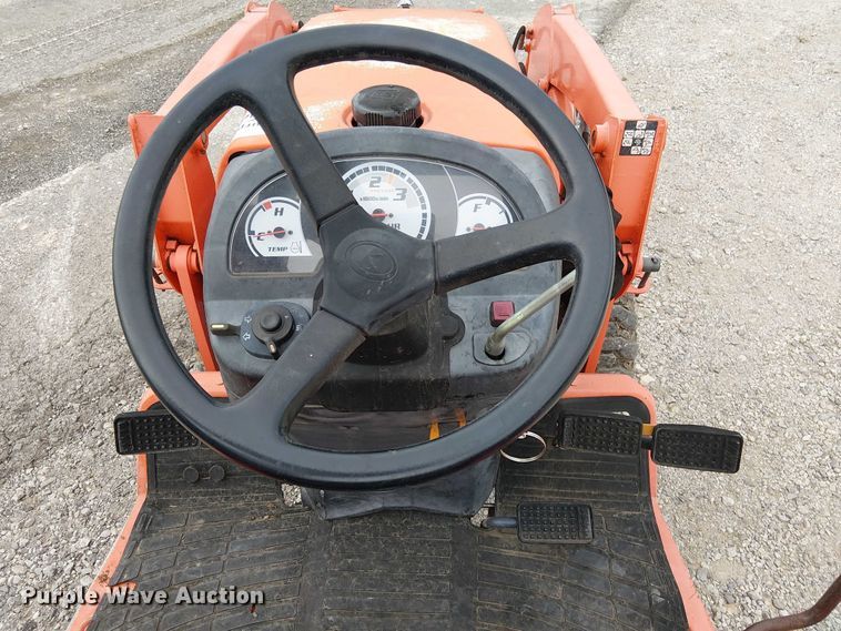 image for item DJ7869 Kubota B3200HSD MFWD tractor