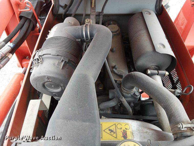 image for item DJ7869 Kubota B3200HSD MFWD tractor