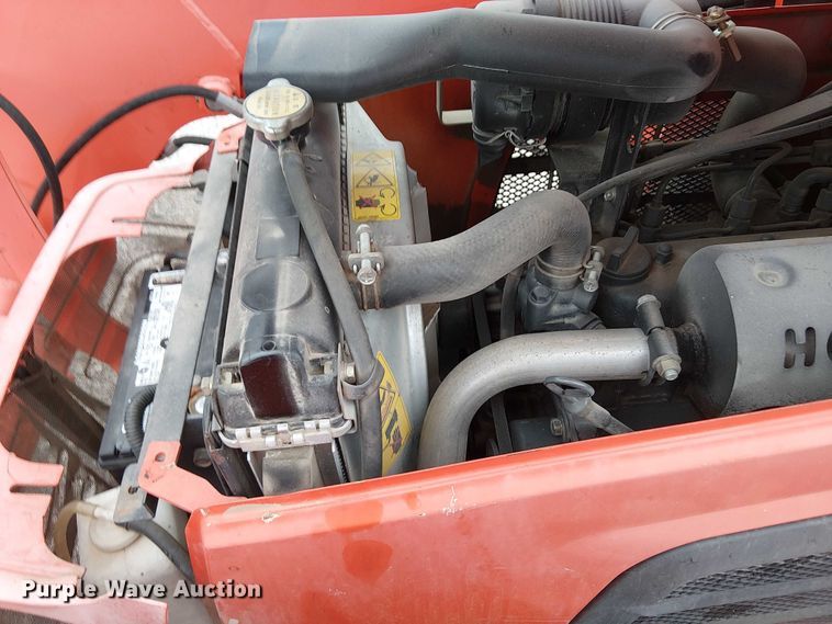 image for item DJ7869 Kubota B3200HSD MFWD tractor