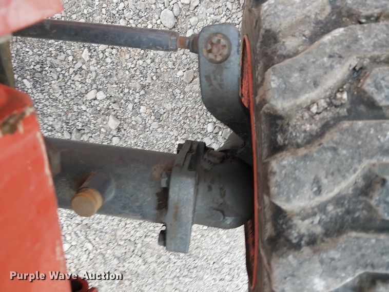 image for item DJ7869 Kubota B3200HSD MFWD tractor