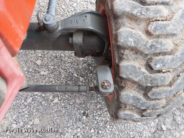 image for item DJ7869 Kubota B3200HSD MFWD tractor