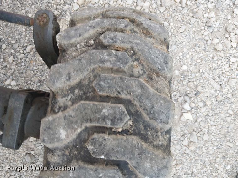 image for item DJ7869 Kubota B3200HSD MFWD tractor