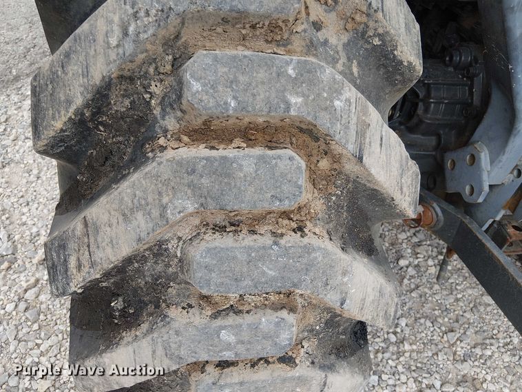 image for item DJ7869 Kubota B3200HSD MFWD tractor