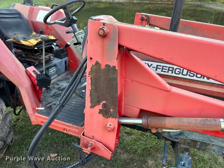 image for item DO2391 Massey Ferguson 1190 MFWD tractor