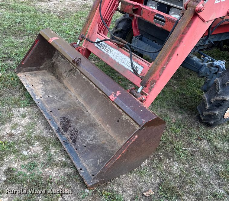 image for item DO2391 Massey Ferguson 1190 MFWD tractor