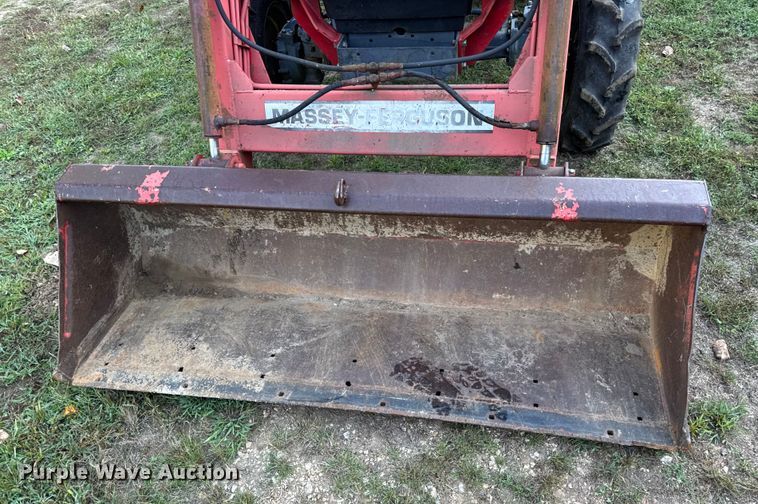 image for item DO2391 Massey Ferguson 1190 MFWD tractor