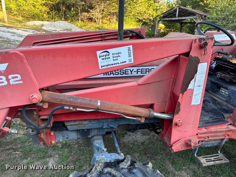 image for item DO2391 Massey Ferguson 1190 MFWD tractor