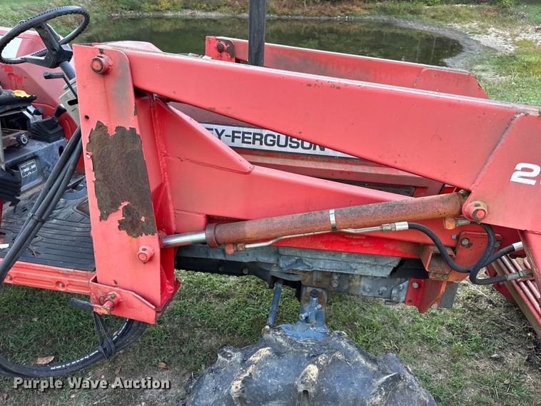 image for item DO2391 Massey Ferguson 1190 MFWD tractor