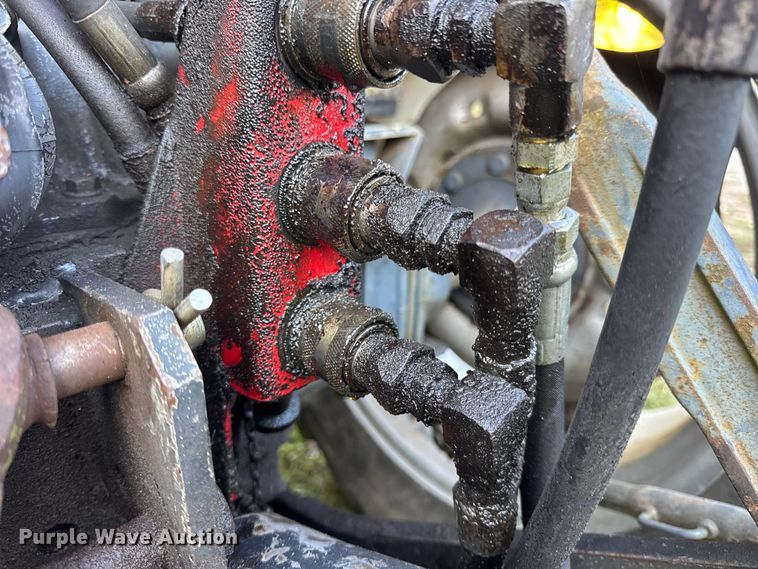 image for item DO2391 Massey Ferguson 1190 MFWD tractor