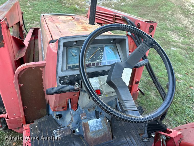 image for item DO2391 Massey Ferguson 1190 MFWD tractor