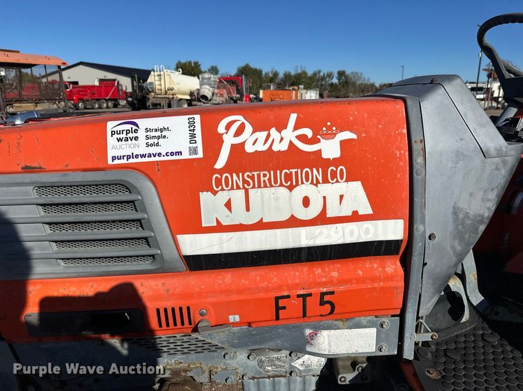 image for item DW4303 1994 Kubota L2900GST HFWD tractor