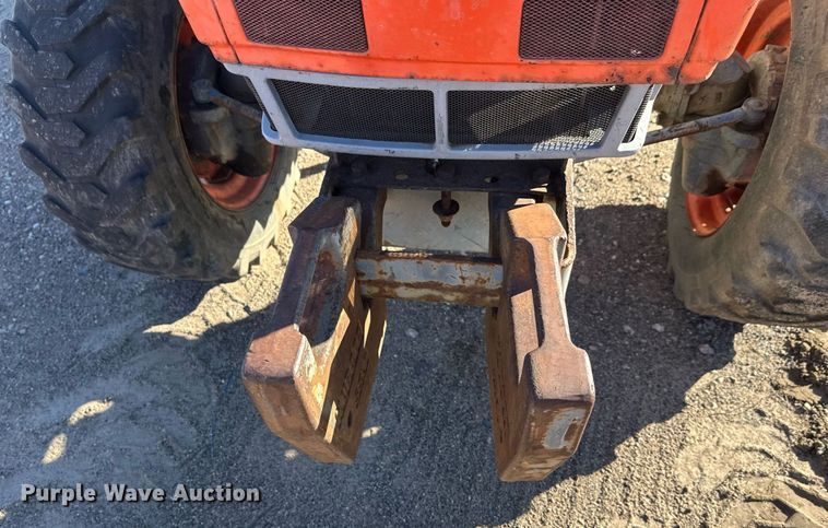 image for item DW4303 1994 Kubota L2900GST HFWD tractor