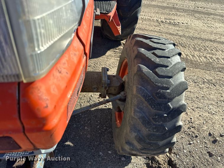 image for item DW4303 1994 Kubota L2900GST HFWD tractor