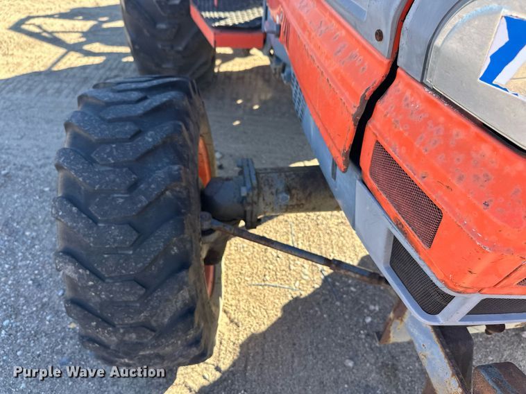 image for item DW4303 1994 Kubota L2900GST HFWD tractor