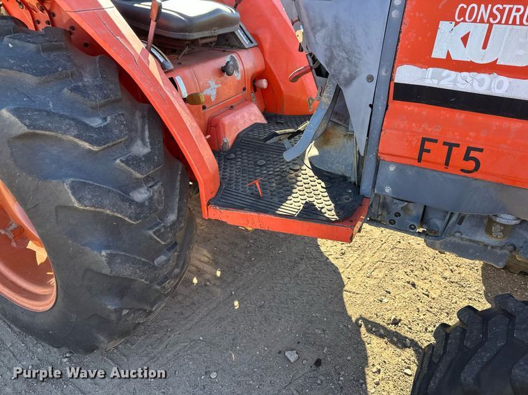 image for item DW4303 1994 Kubota L2900GST HFWD tractor