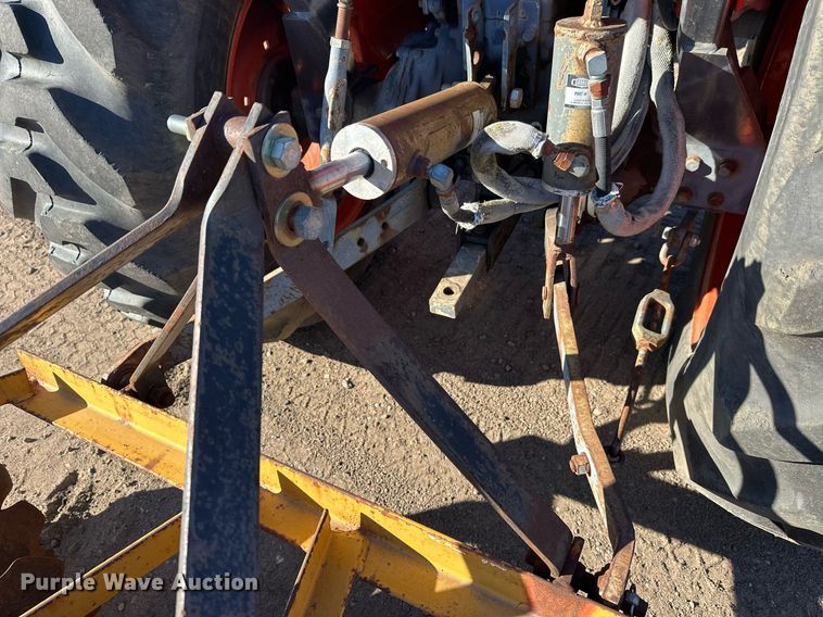 image for item DW4303 1994 Kubota L2900GST HFWD tractor