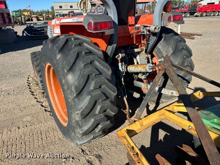 image for item DW4303 1994 Kubota L2900GST HFWD tractor