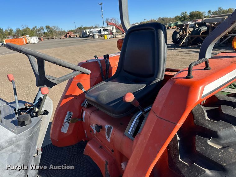 image for item DW4303 1994 Kubota L2900GST HFWD tractor