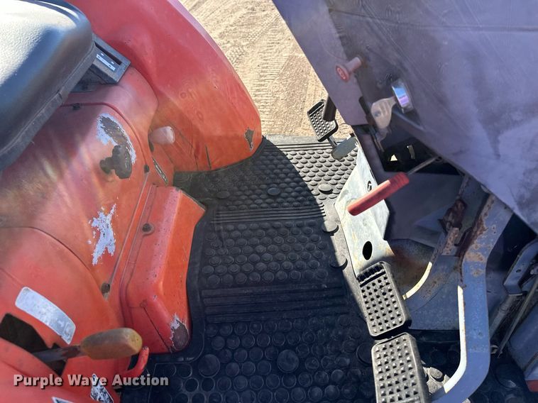 image for item DW4303 1994 Kubota L2900GST HFWD tractor