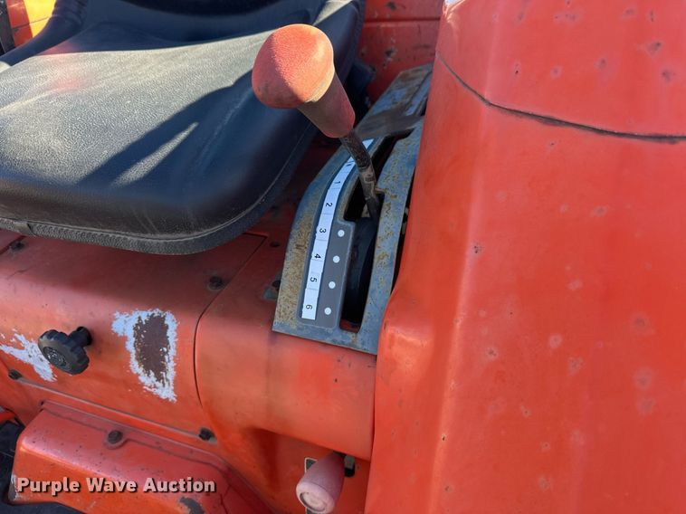 image for item DW4303 1994 Kubota L2900GST HFWD tractor