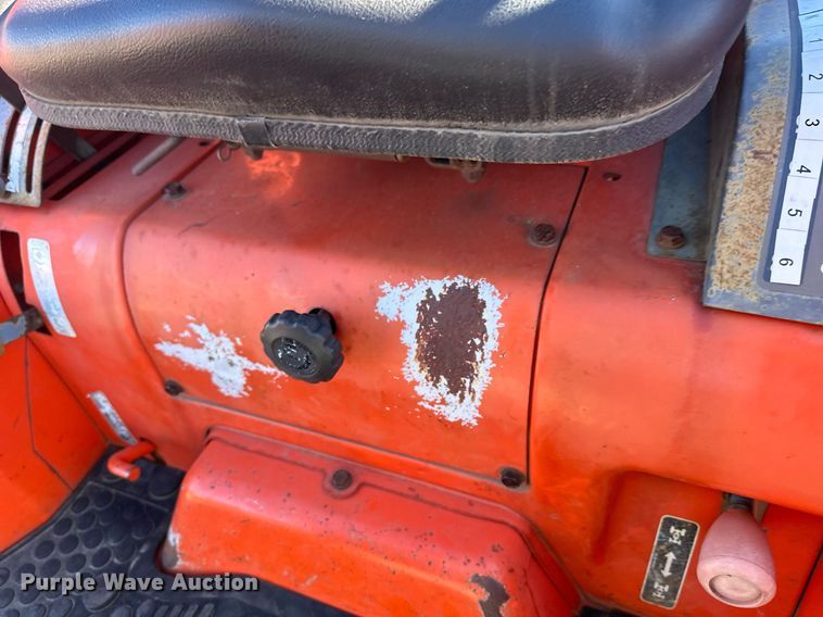 image for item DW4303 1994 Kubota L2900GST HFWD tractor