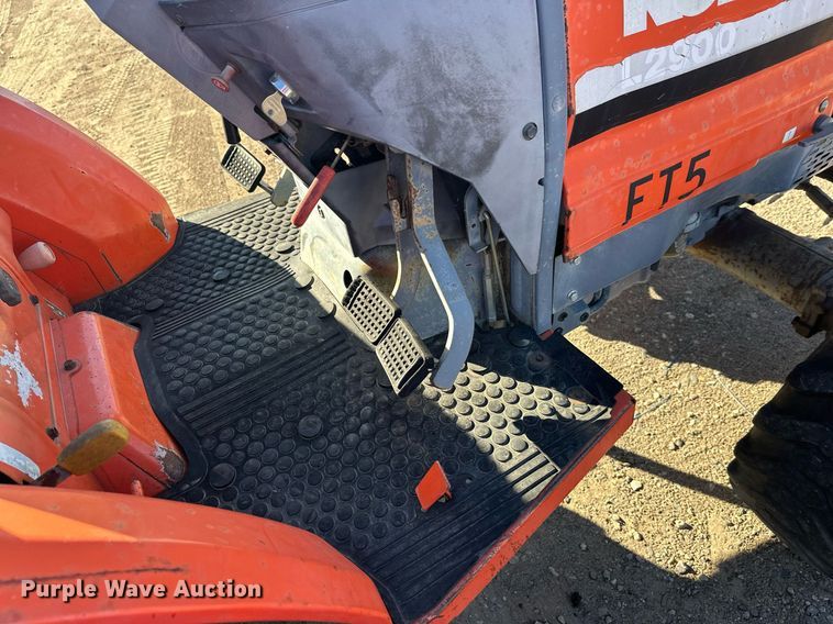 image for item DW4303 1994 Kubota L2900GST HFWD tractor