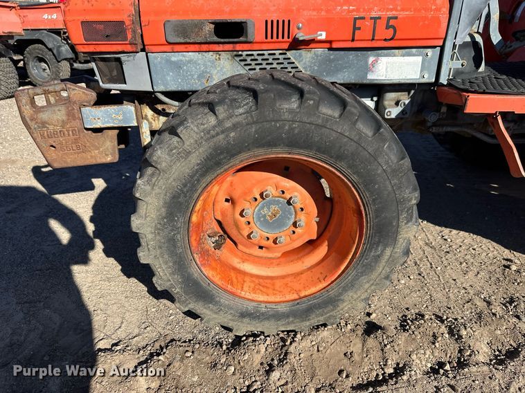 image for item DW4303 1994 Kubota L2900GST HFWD tractor