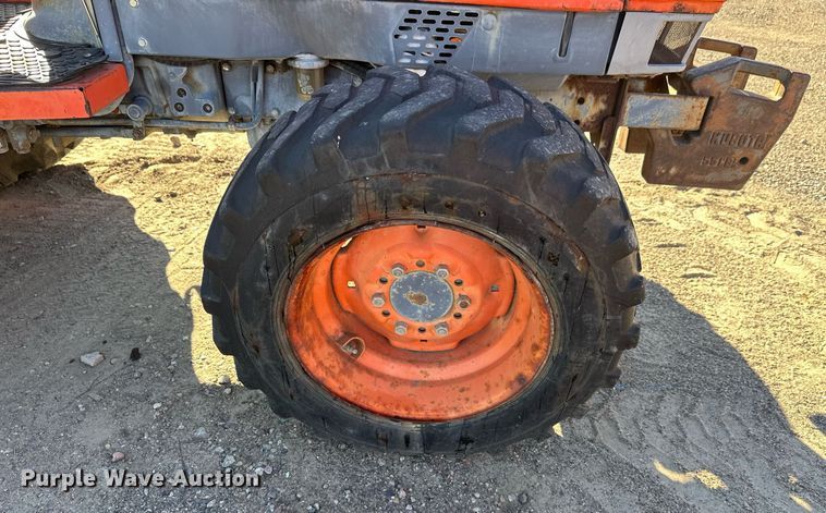 image for item DW4303 1994 Kubota L2900GST HFWD tractor