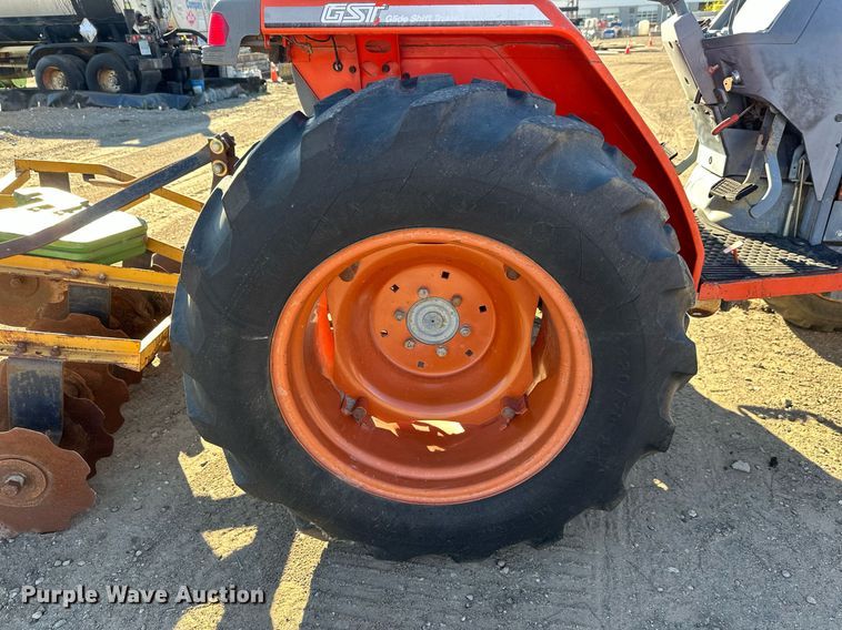 image for item DW4303 1994 Kubota L2900GST HFWD tractor