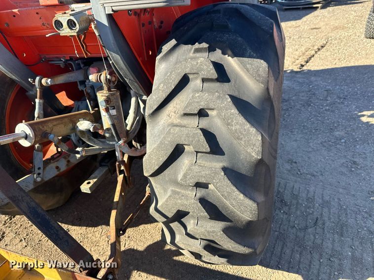 image for item DW4303 1994 Kubota L2900GST HFWD tractor