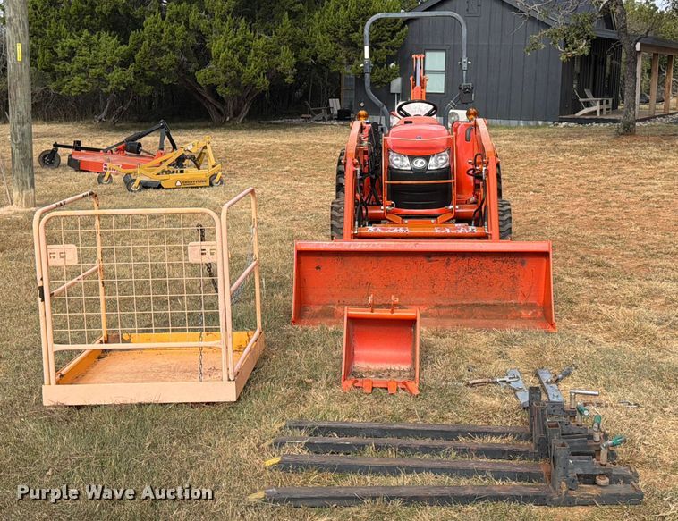 image for item DX5850 Kubota L2501D MFWD tractor