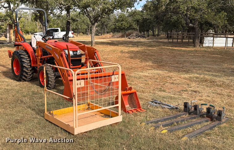 image for item DX5850 Kubota L2501D MFWD tractor