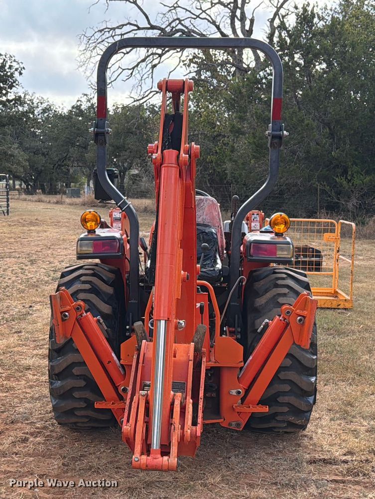 image for item DX5850 Kubota L2501D MFWD tractor