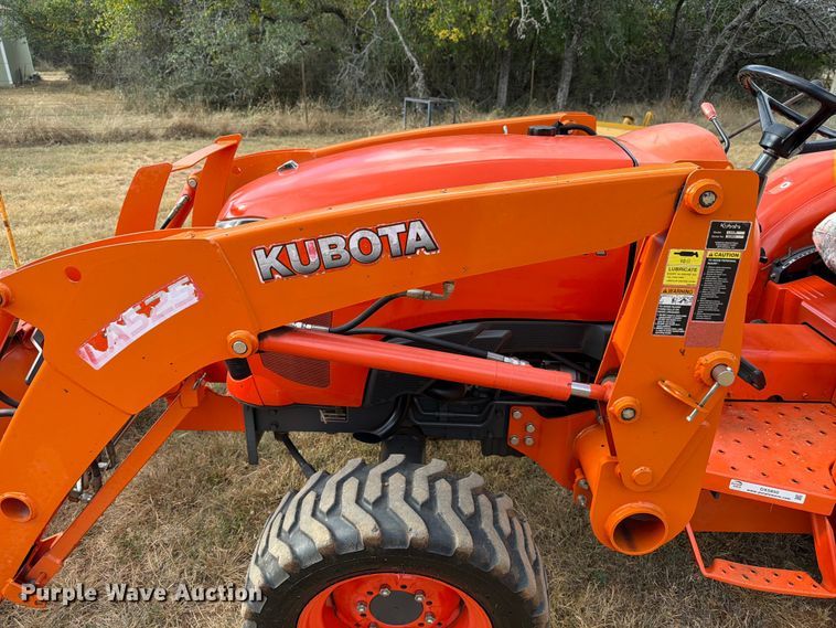 image for item DX5850 Kubota L2501D MFWD tractor