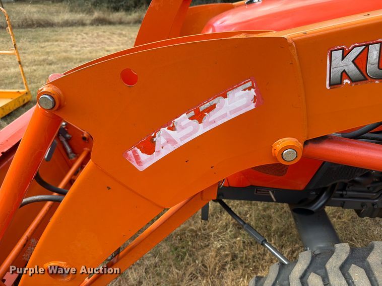 image for item DX5850 Kubota L2501D MFWD tractor