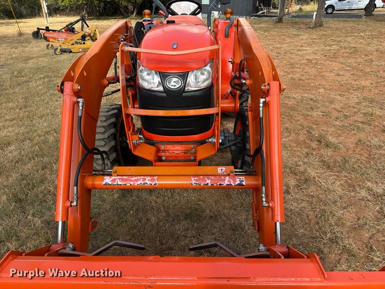 image for item DX5850 Kubota L2501D MFWD tractor