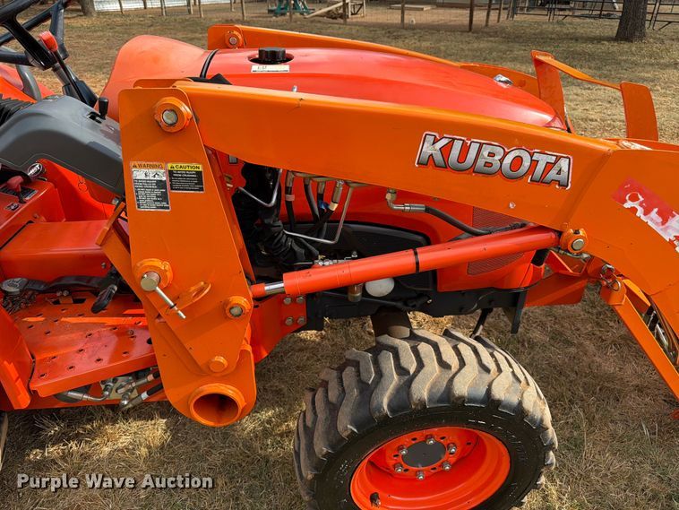 image for item DX5850 Kubota L2501D MFWD tractor