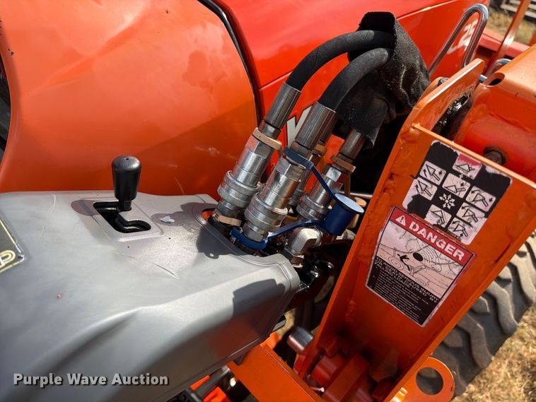image for item DX5850 Kubota L2501D MFWD tractor