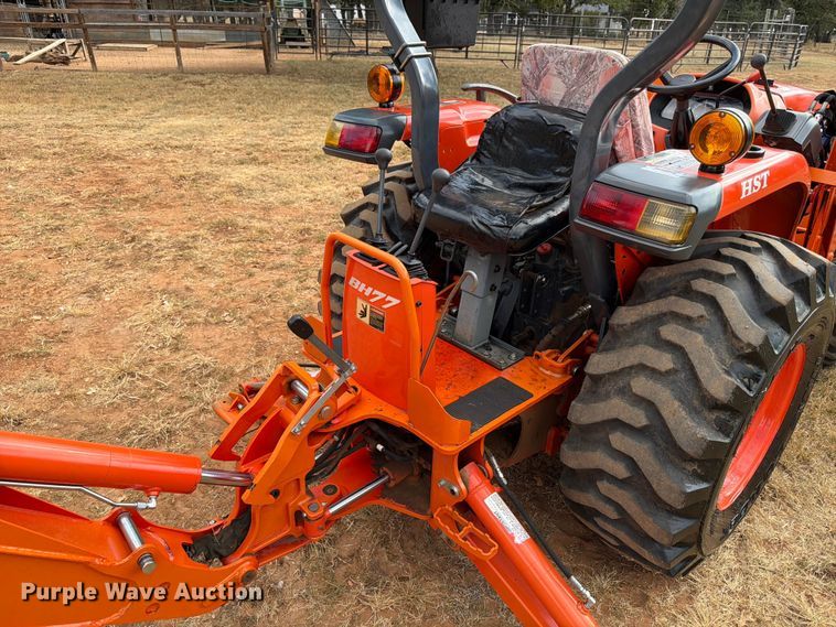 image for item DX5850 Kubota L2501D MFWD tractor