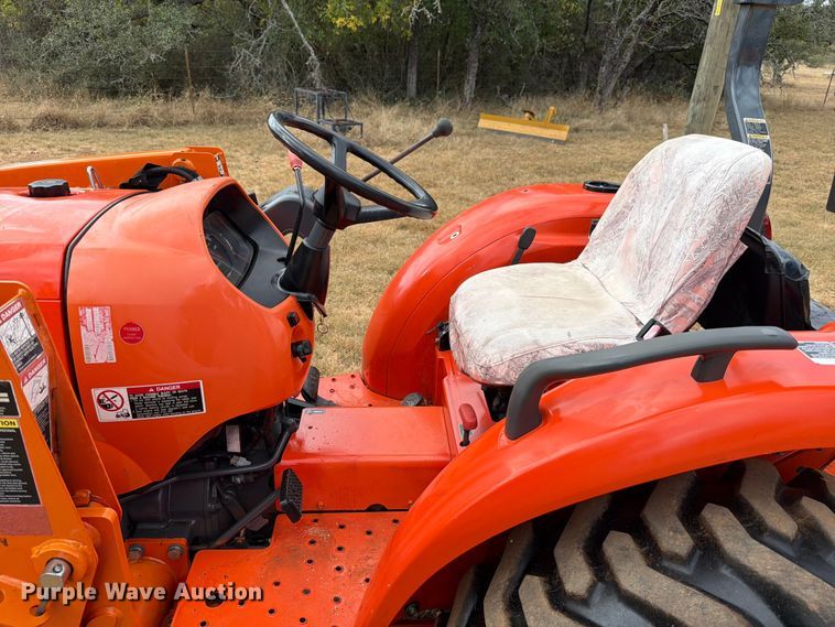 image for item DX5850 Kubota L2501D MFWD tractor