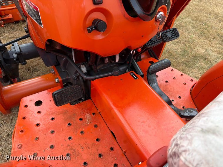 image for item DX5850 Kubota L2501D MFWD tractor