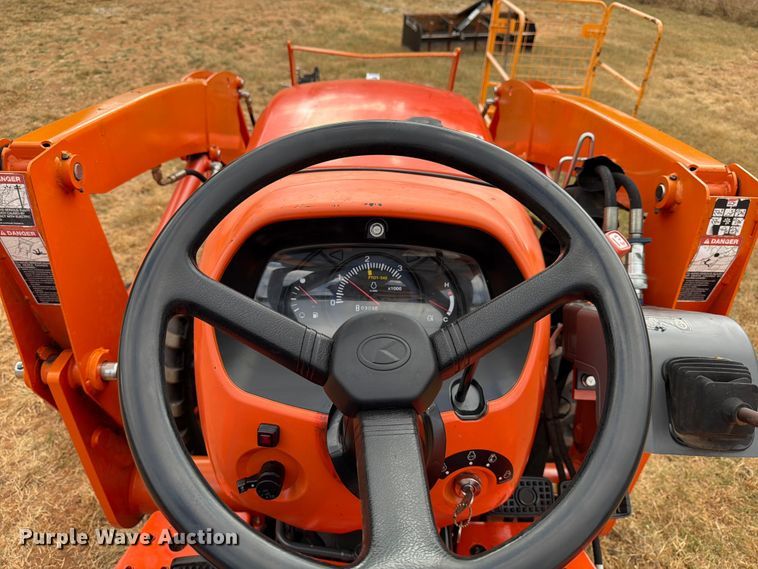 image for item DX5850 Kubota L2501D MFWD tractor